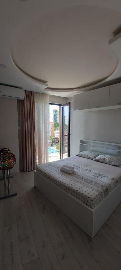 Andrea Villa Batumi Luaran gambar