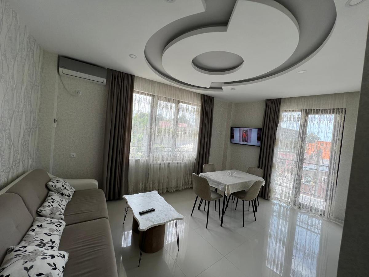 Andrea Villa Batumi Luaran gambar