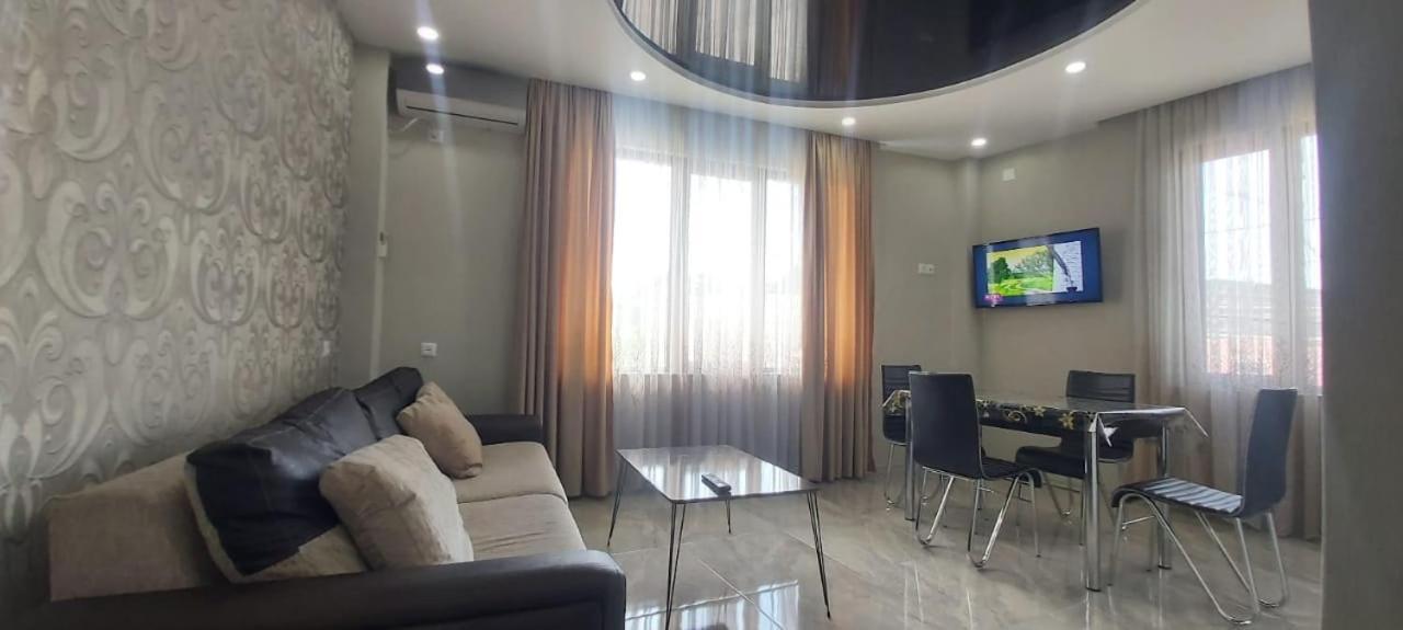 Andrea Villa Batumi Luaran gambar